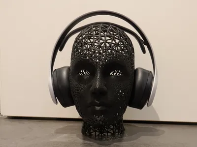 Voronoi Head Sculpture for Headphones 
