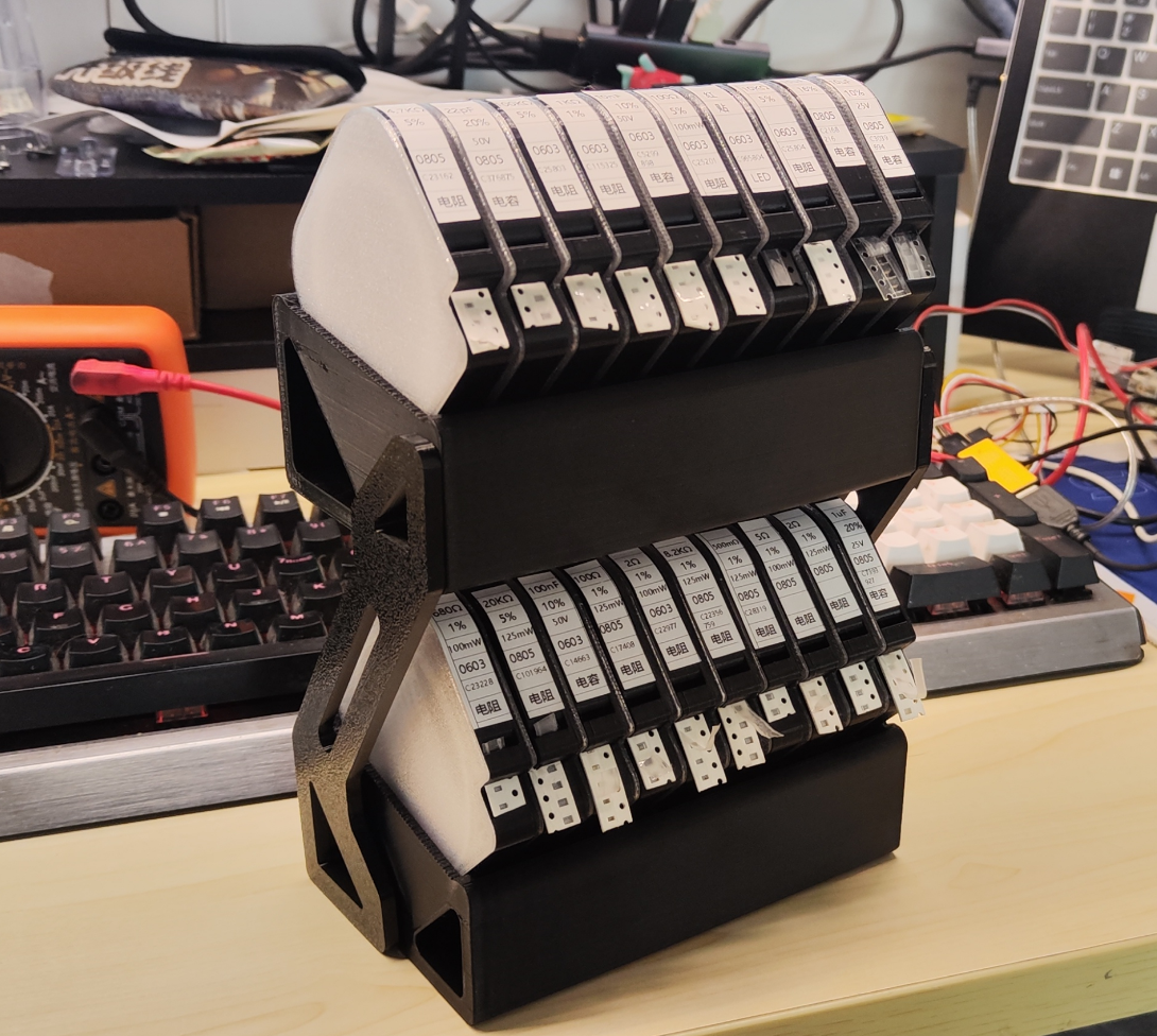 Miniatura 1 do modelo 3D 贴片元器件收纳盒