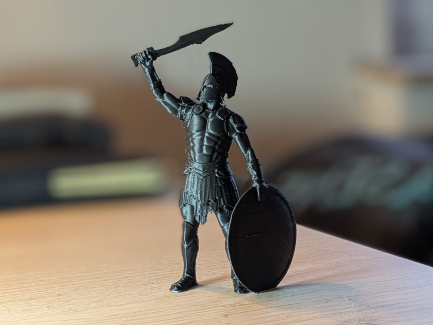 Spartanischer Krieger in Siegpose