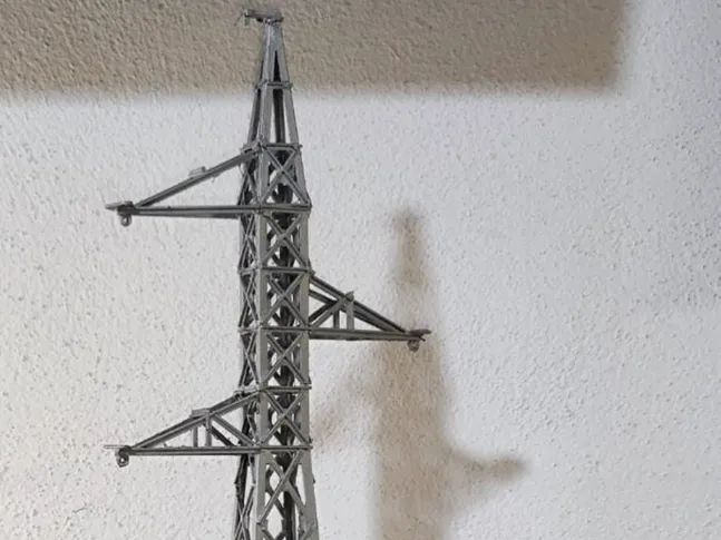 Modelo para impresión 3D: Torre eléctrica de celosía 4 patas escala H0 y 0. Referencia del modelo original.