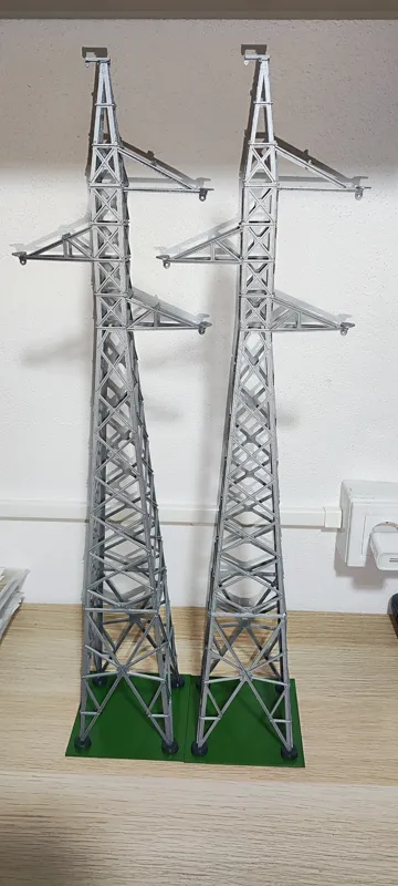 Modelo para impresión 3D: Torre eléctrica de celosía 4 patas escala H0 y 0 — vista de referencia 3