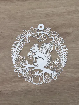 Dije o accesorio de collar: Autumn wreath with squirrel and acorns — vista de referencia 3