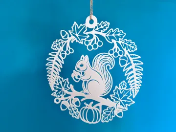 Dije o accesorio de collar: Autumn wreath with squirrel and acorns — vista de referencia 4
