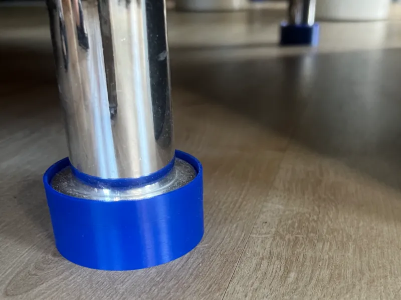 Sofa und Tischerhöhung für Saugroboter