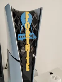 PS5 Slim vertical avec écriture en vertical