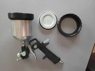 Lid holder spray gun