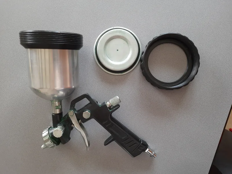 Lid holder spray gun