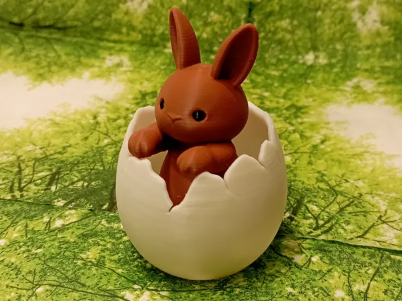 Osterhase im Ei