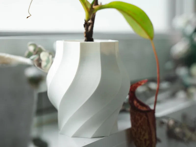 Small Swirl Planter