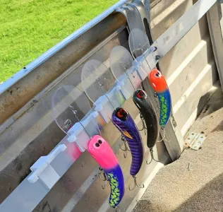 Easily accessible lure holder