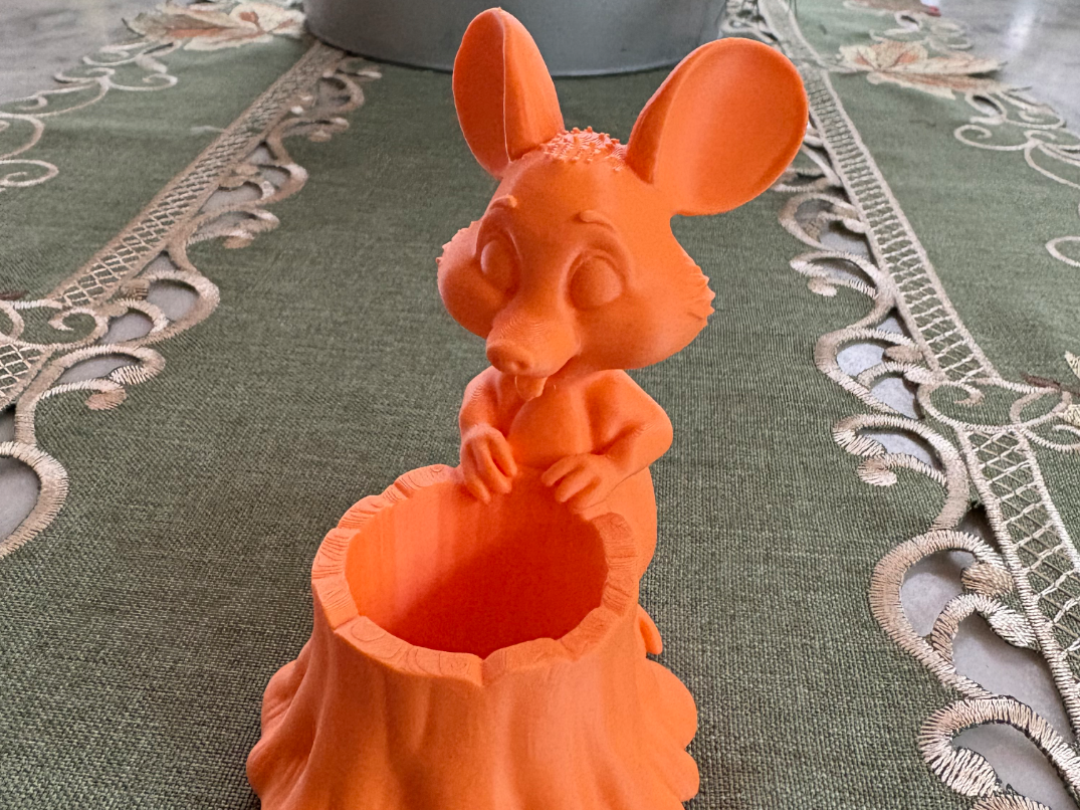 Baumstamm als Zahnstocherhalter mit Maus-Motiv 