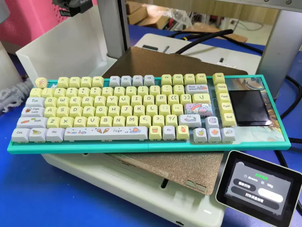 手搓双模机械键盘——搭载触摸屏、USB HUB、Win动态灯效、视频播放、PD快充的极度客制化键盘