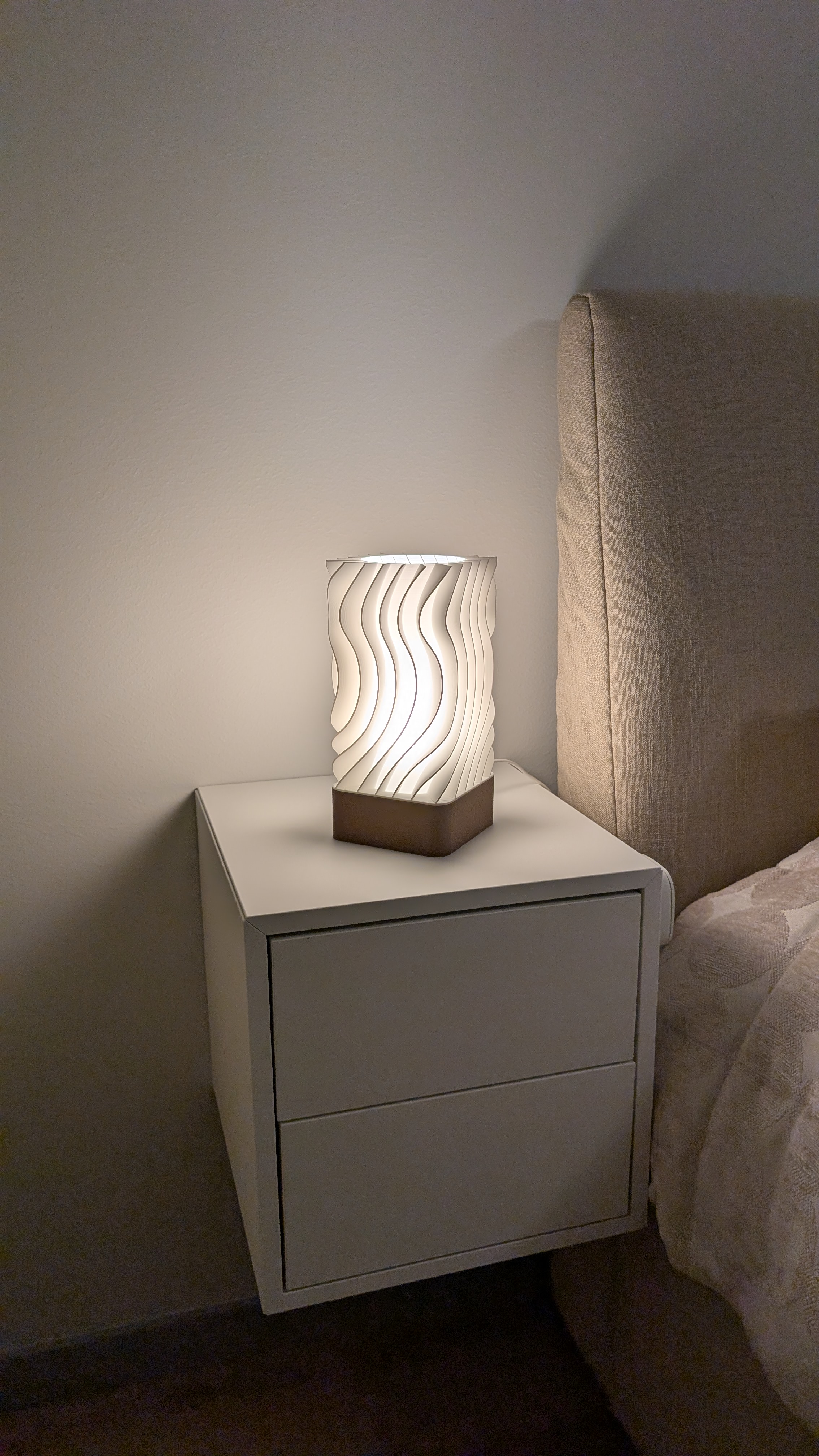 Miniatura 1 do modelo 3D Wavy Lamp -E27 & LED Lamp Kit