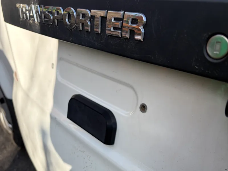 T6.1 versteckte Belüftung unter Nummernschild