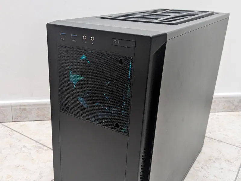 5.25 drive bays to 120 fan - Corsair 200R PC case