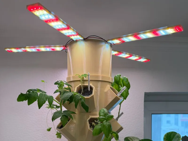 Small hydroponic tower