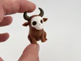 Миниатюрна фигурка на бик с череп