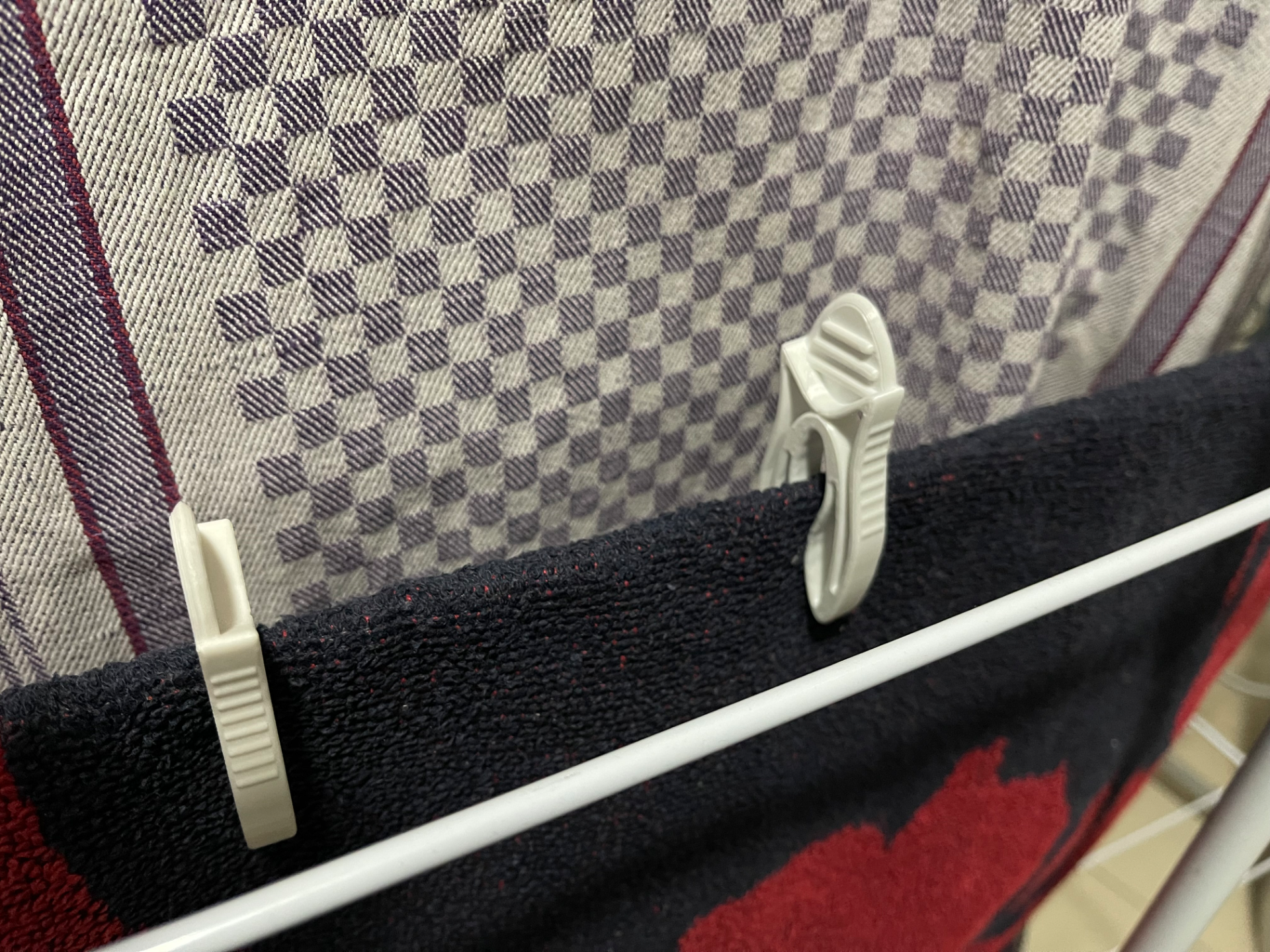 Simple clothespin