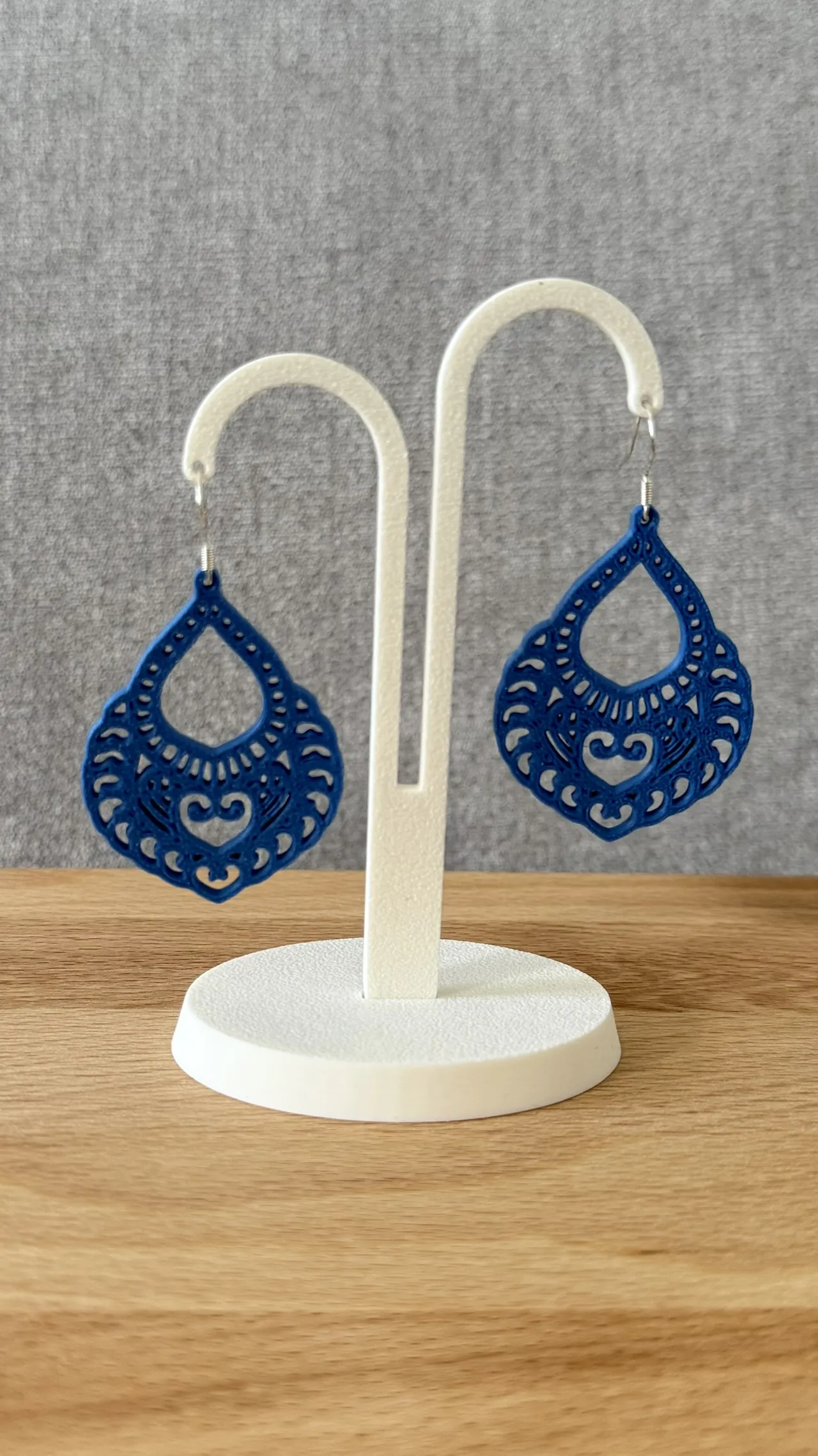 romantic heart earring view 4