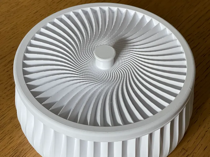 Dish/bowl with a lid