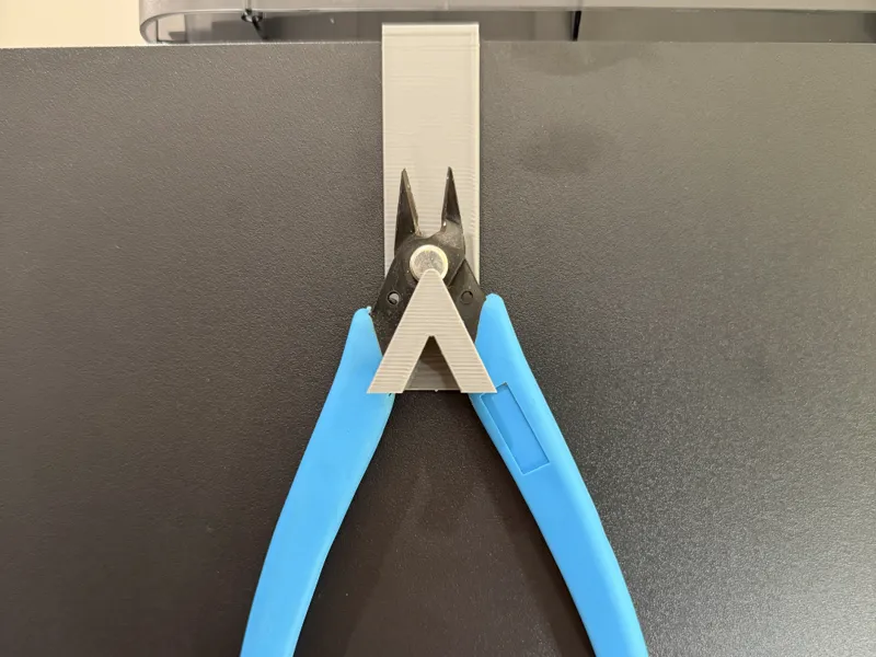 Pliers hanger
