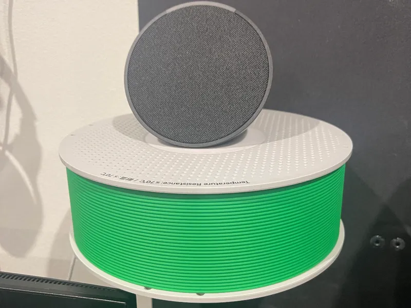 Shelf with empty spool