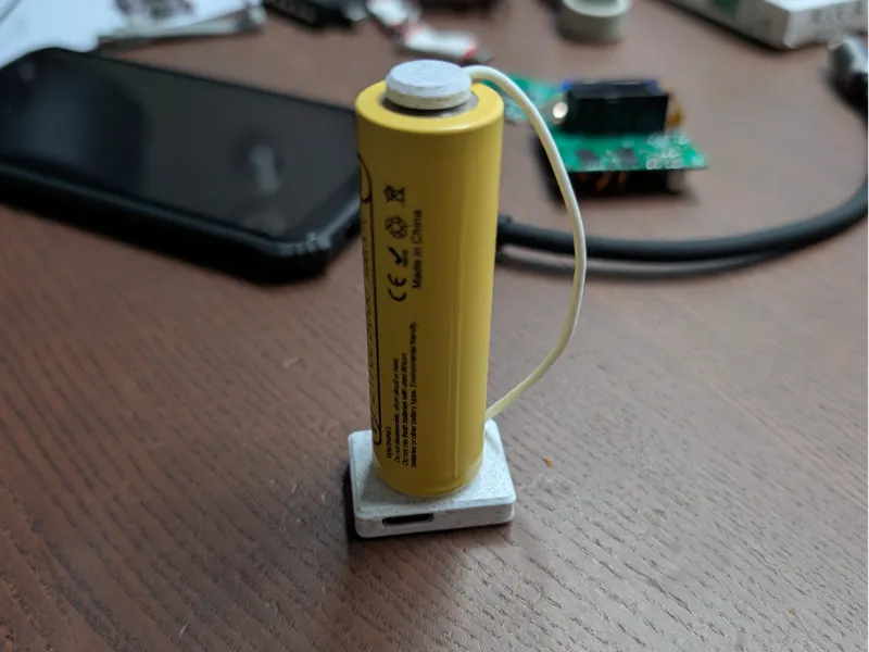 Micro magnetic powerbank for 18650 or 21700