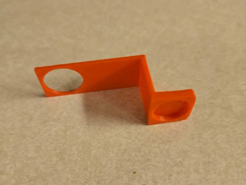 Clock hangar for magnet