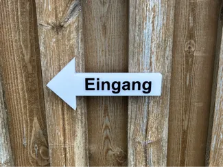 Richtungspfeil ,,Eingang''