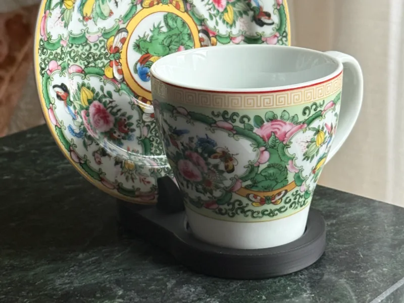 Teacup and saucer display stand