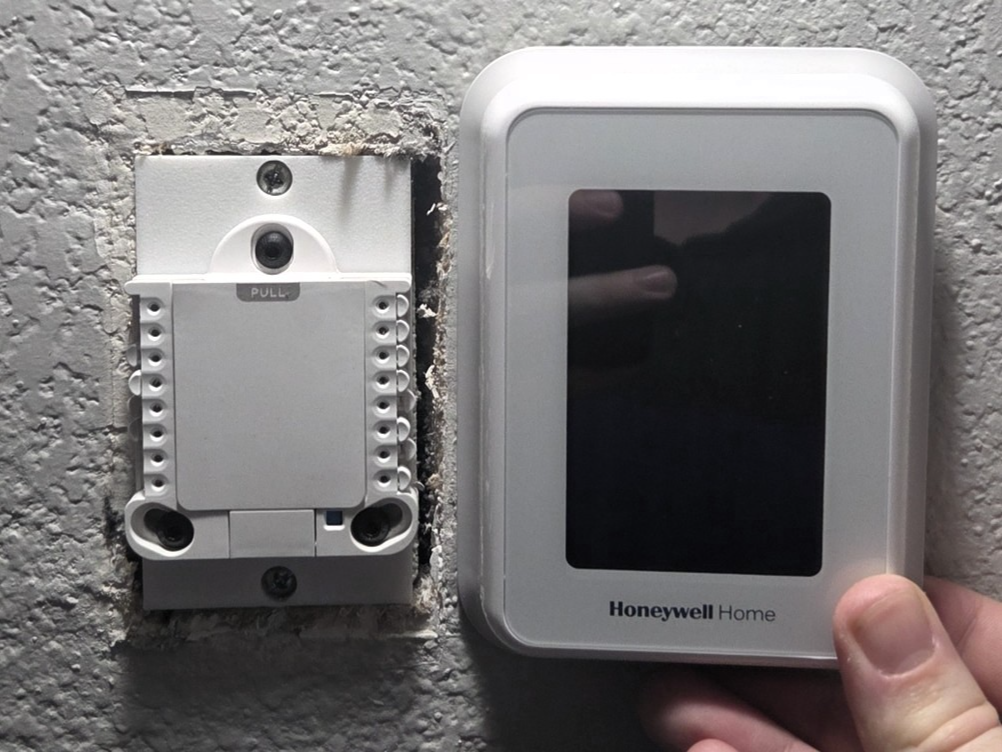 Honeywell T16 Outlet Mount