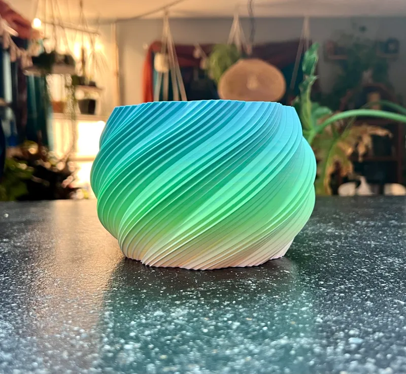 Ribbed Curve Planter