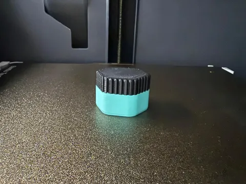 Small travel container view 4