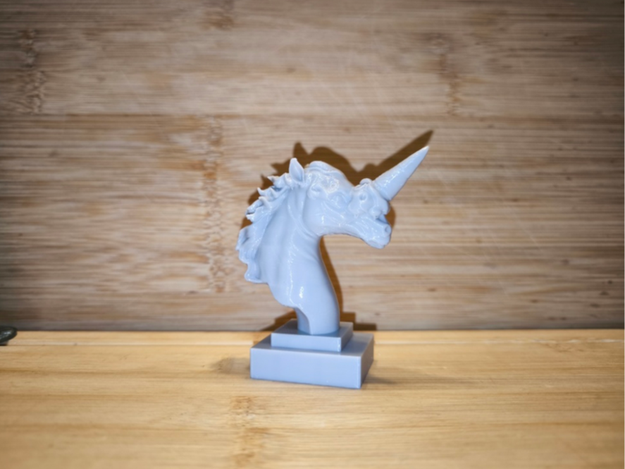 Pferd mit Eiscream Skulptur Moderne Kunst