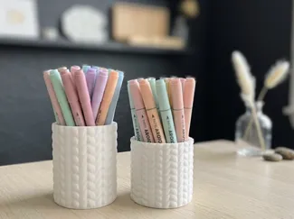 Knitted Pen Holder