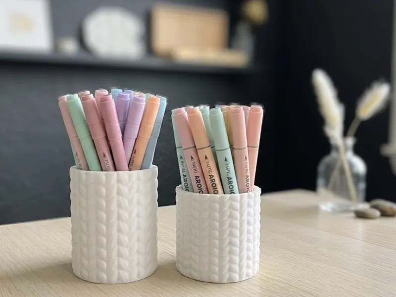 Knitted Pen Holder
