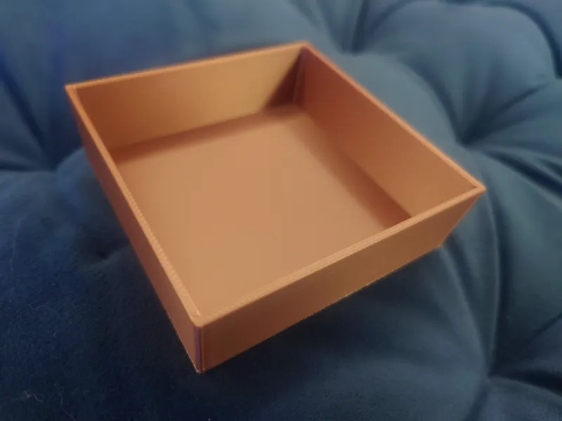 Simple 70x70x22 box