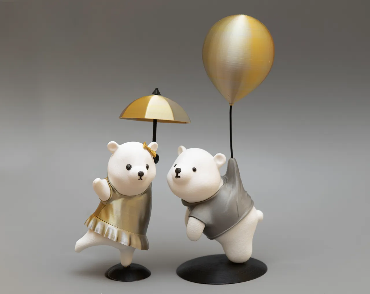 Cute figure of bear flying on balloon view 4