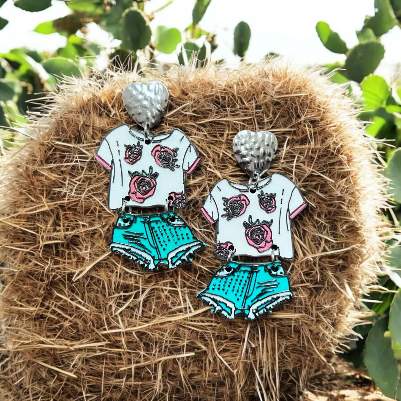 Pendientes camiseta y pantalones view 2