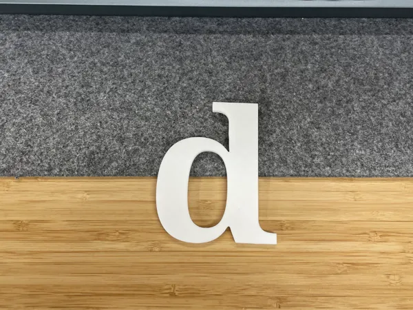 Lettre décorative minuscule d