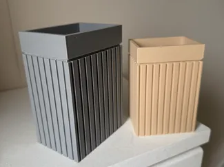 box with vertical lines