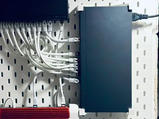 Skadis 24Port Switch TP Link SG1024 Vertical Mount