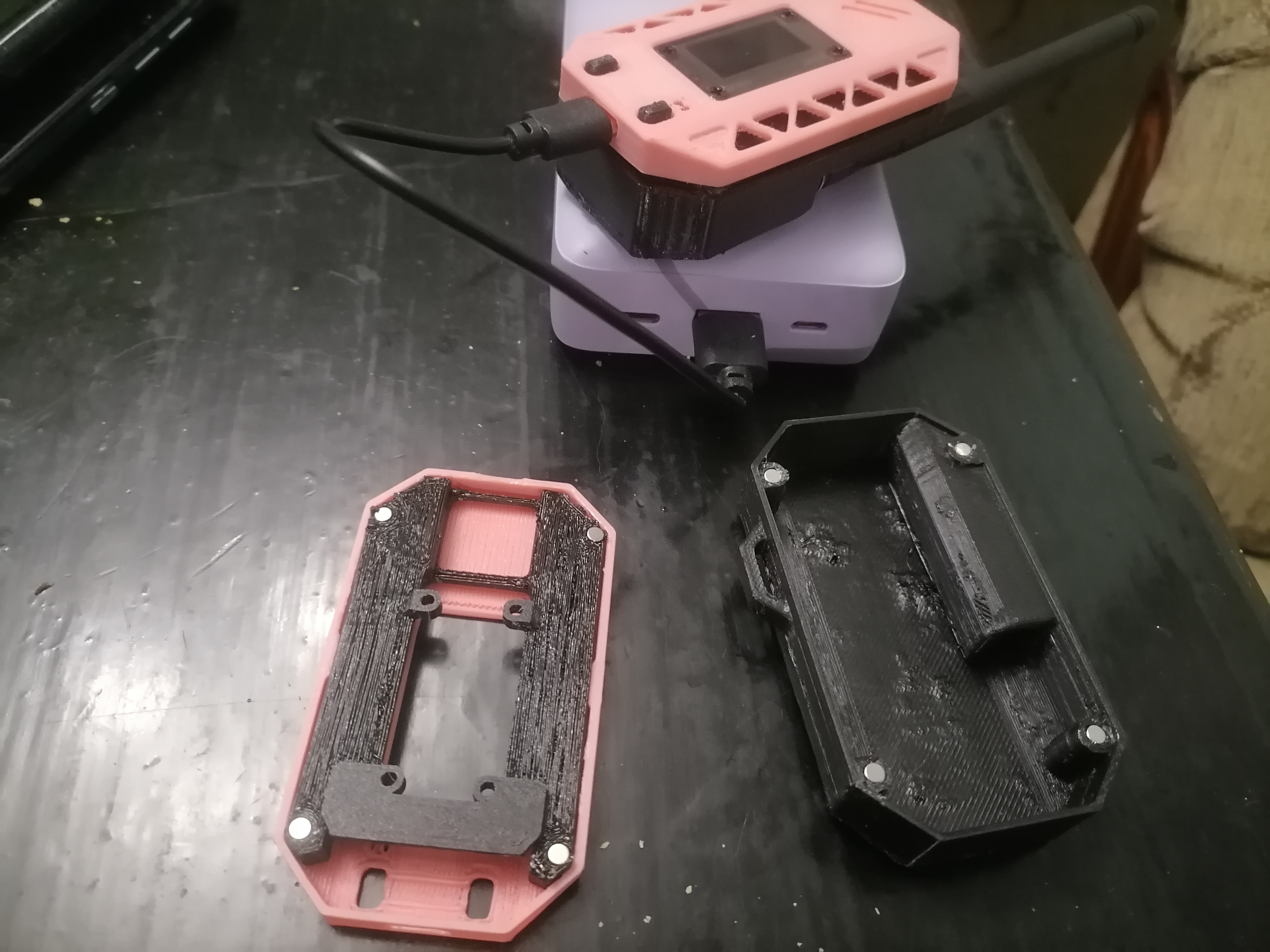 Miniatura 2 do modelo 3D Heltec lora v4 外壳，可换彩壳
