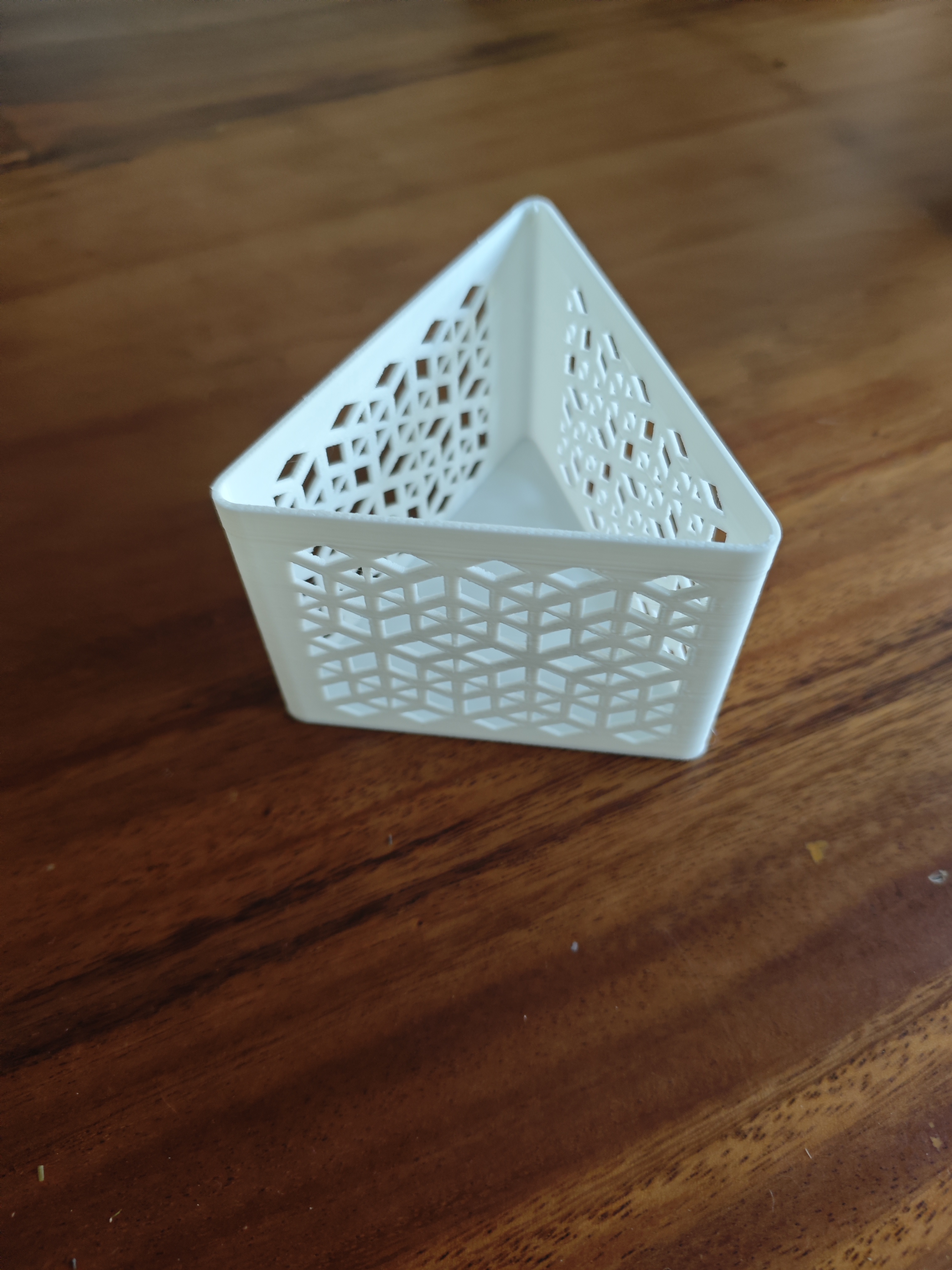 Miniatura 2 do modelo 3D 三角形收纳盒  大小可选