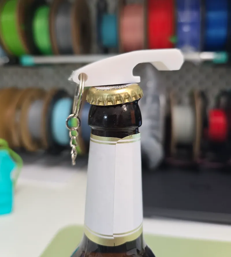 kleiner eckiger Flaschenöffner