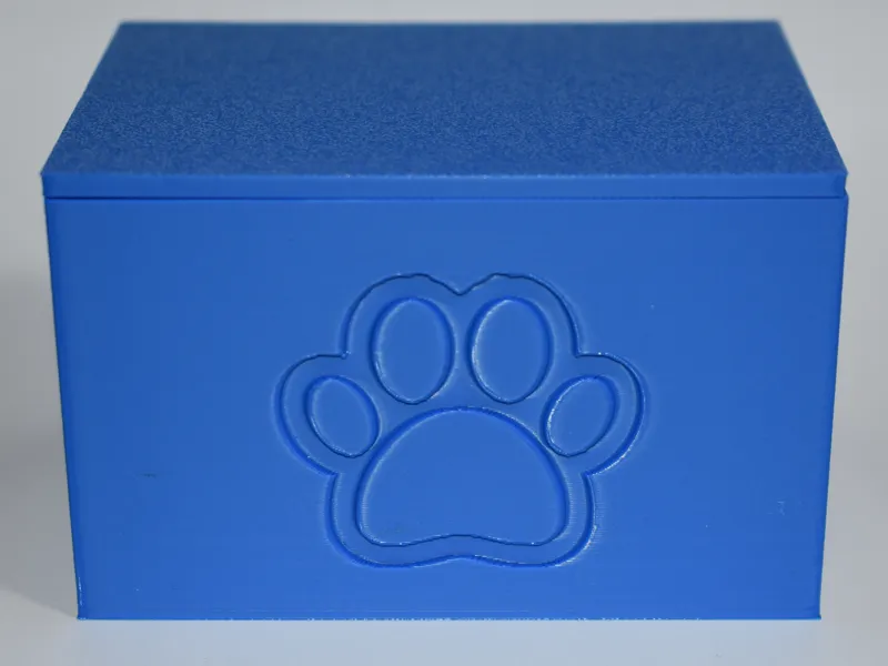 Box for treats, with a lid