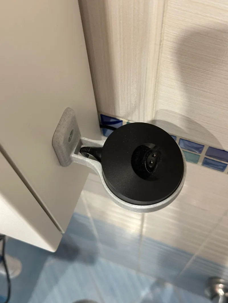 Wall mount for Braun shaver charging base