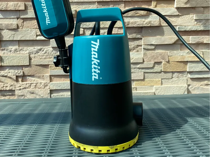 Bottom cover of the water pump Makita