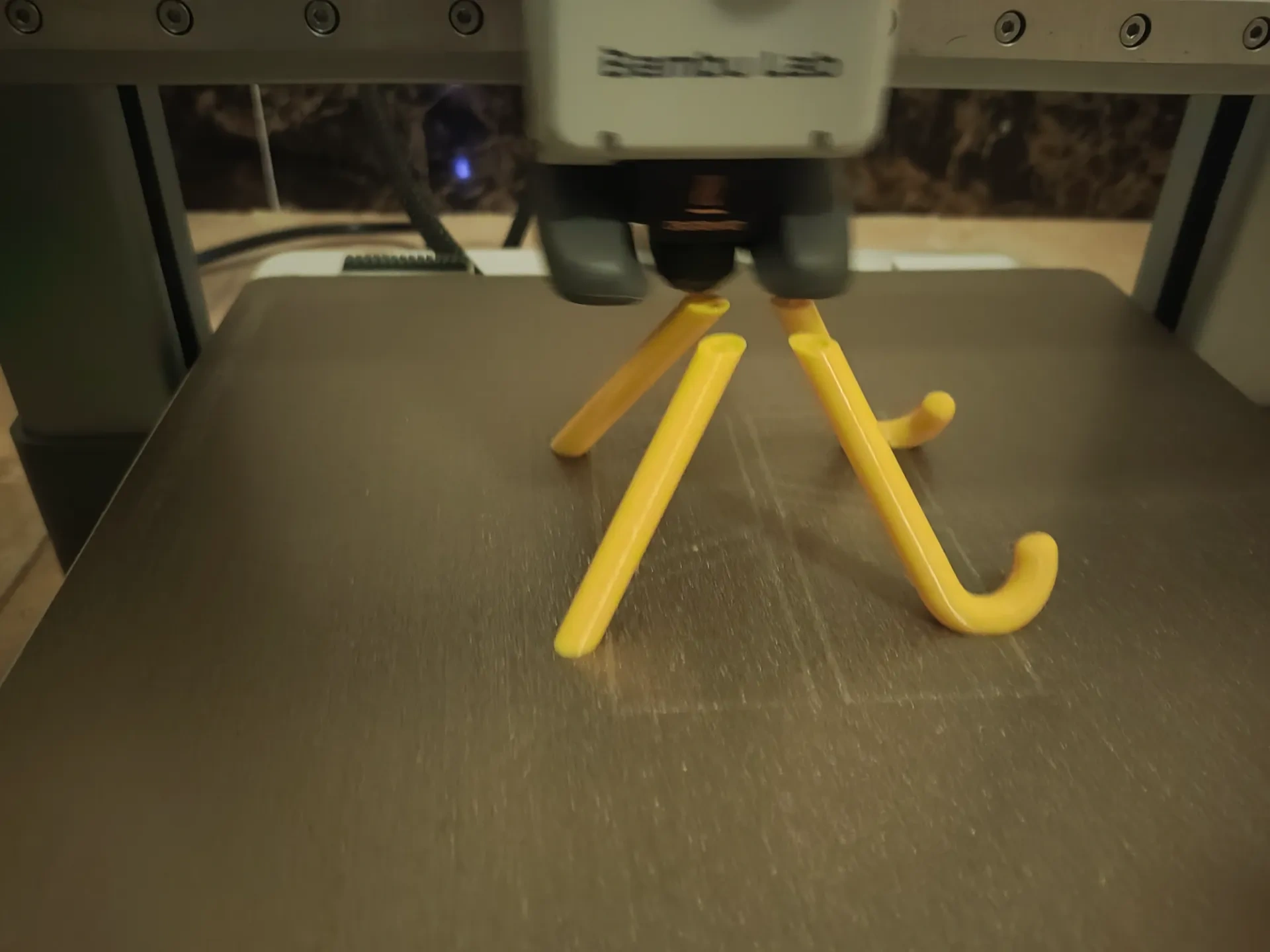 Miniatura 1 do modelo 3D X简约风稳固手机支架