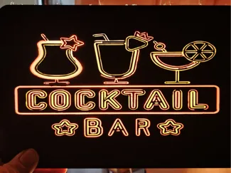 Frontplatte für das Neujahrsschild Cocktail Bar